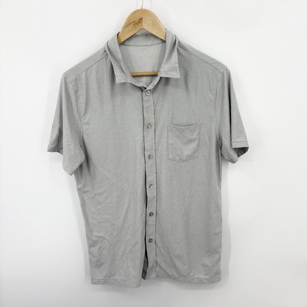 Vuori Polo Shirt Men’s Medium Short Sleeve Athletic Stretch Soft Comfy Office